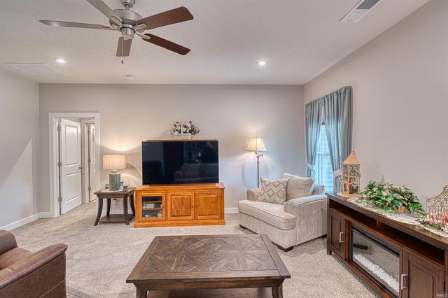 2727 WILLOW CREEK Drive, Evansville, IN 47712