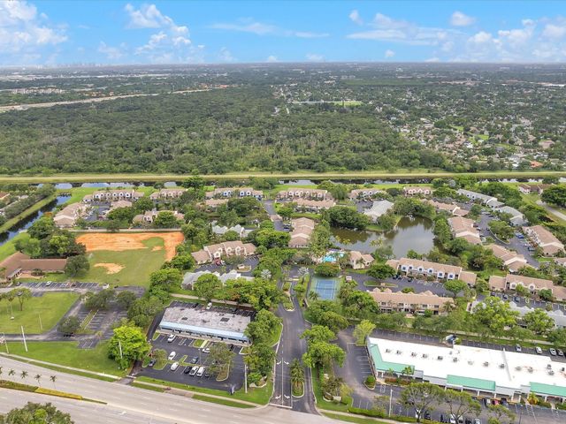 207 E Hemingway Circle 22, Margate, FL 33063