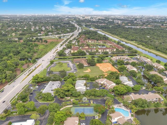 207 E Hemingway Circle 22, Margate, FL 33063