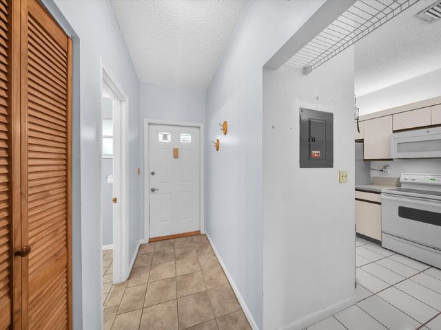 207 E Hemingway Circle 22, Margate, FL 33063