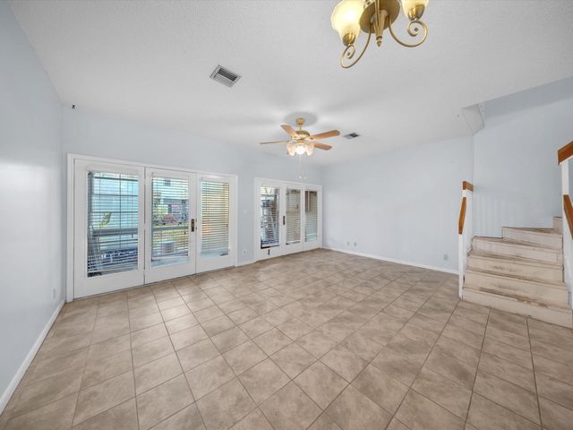 207 E Hemingway Circle 22, Margate, FL 33063