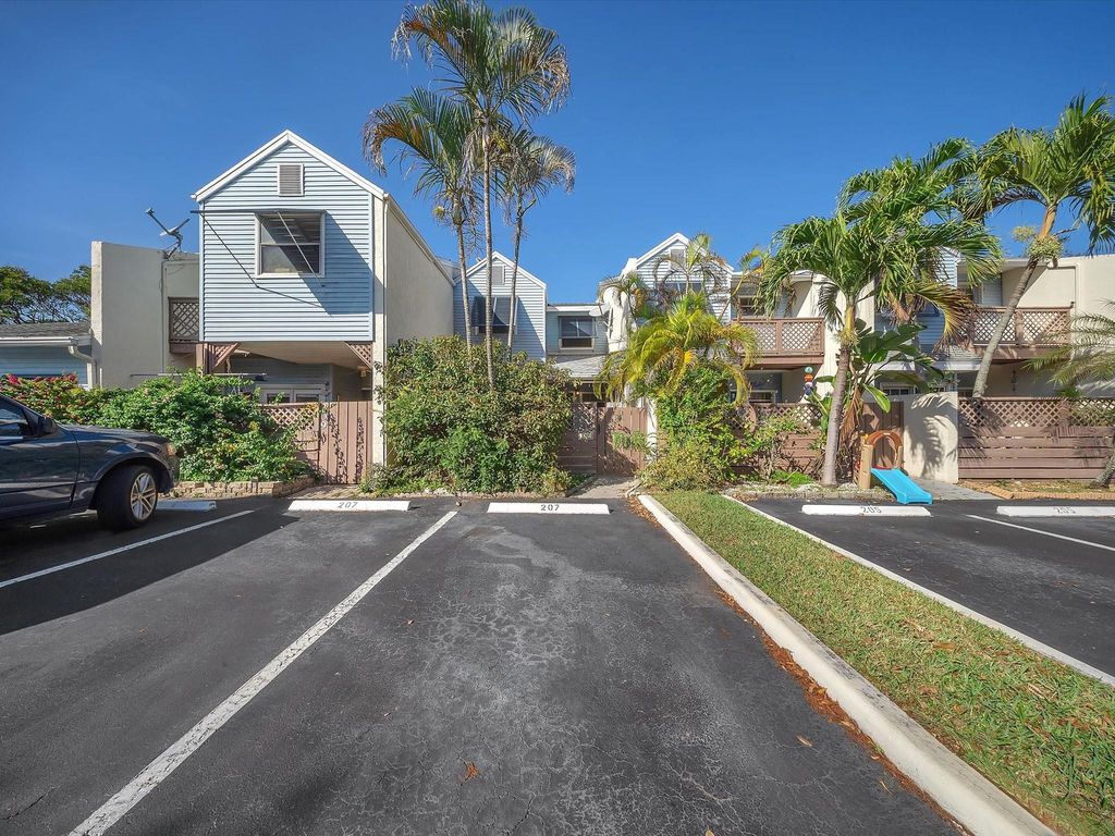 207 E Hemingway Circle 22, Margate, FL 33063