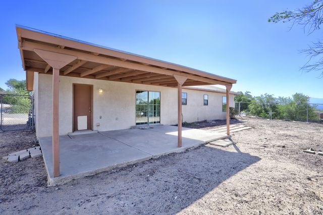 835 Ivory Road SE, Rio Rancho, NM 87124