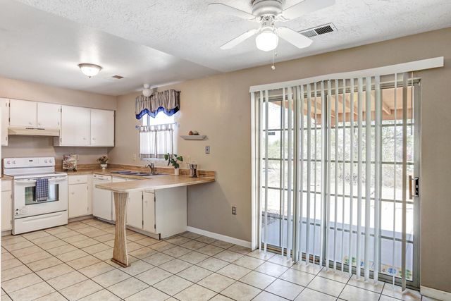 835 Ivory Road SE, Rio Rancho, NM 87124