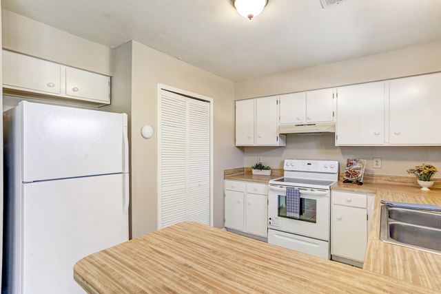 835 Ivory Road SE, Rio Rancho, NM 87124