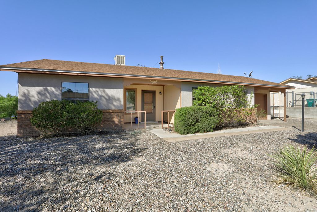 835 Ivory Road SE, Rio Rancho, NM 87124