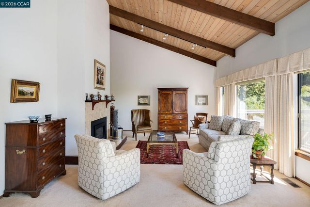 7160 Thorndale Dr, Oakland, CA 94611