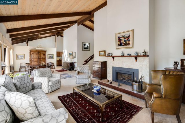 7160 Thorndale Dr, Oakland, CA 94611