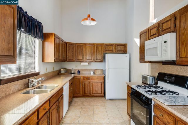7160 Thorndale Dr, Oakland, CA 94611