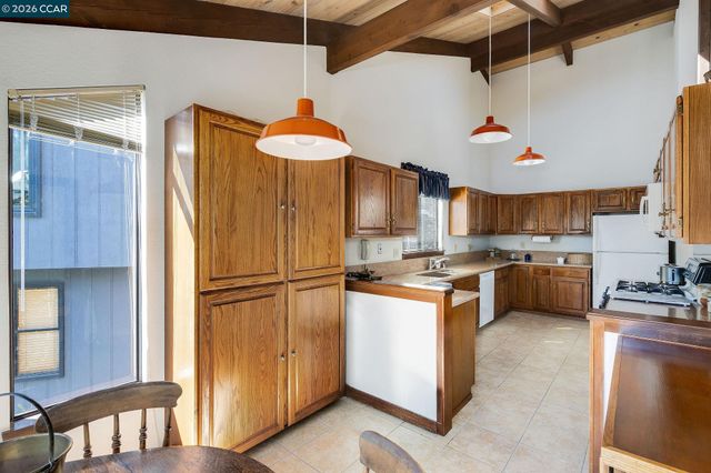 7160 Thorndale Dr, Oakland, CA 94611