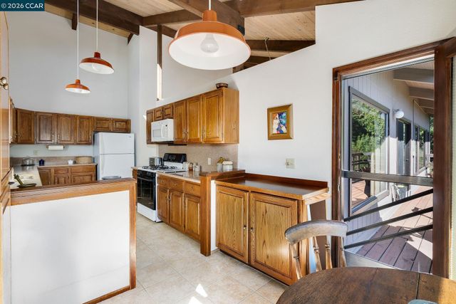 7160 Thorndale Dr, Oakland, CA 94611