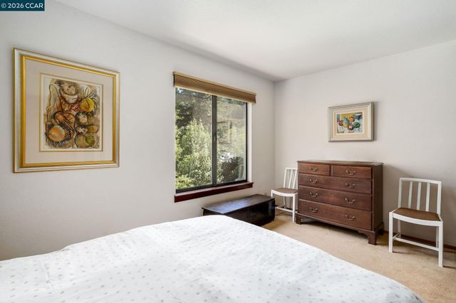 7160 Thorndale Dr, Oakland, CA 94611