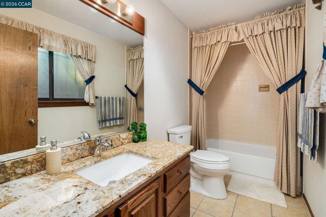 7160 Thorndale Dr, Oakland, CA 94611