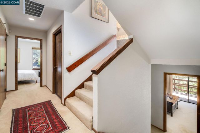 7160 Thorndale Dr, Oakland, CA 94611