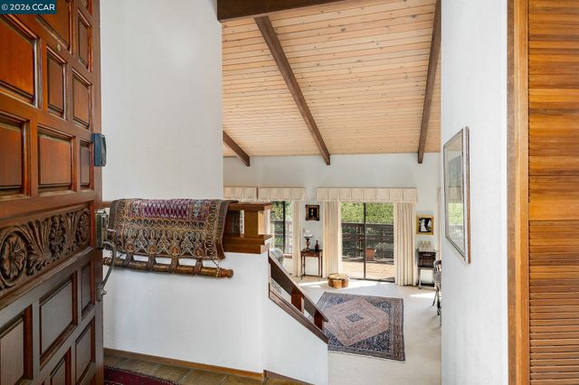 7160 Thorndale Dr, Oakland, CA 94611