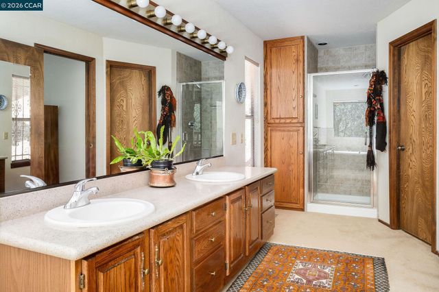 7160 Thorndale Dr, Oakland, CA 94611