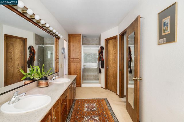 7160 Thorndale Dr, Oakland, CA 94611
