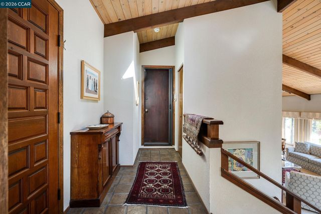 7160 Thorndale Dr, Oakland, CA 94611