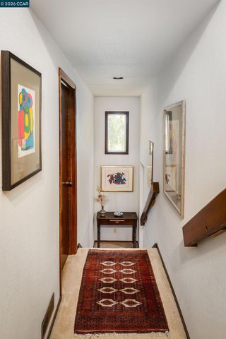 7160 Thorndale Dr, Oakland, CA 94611