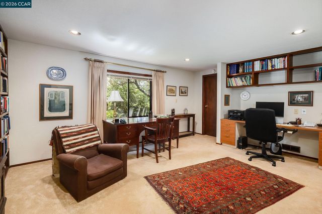 7160 Thorndale Dr, Oakland, CA 94611