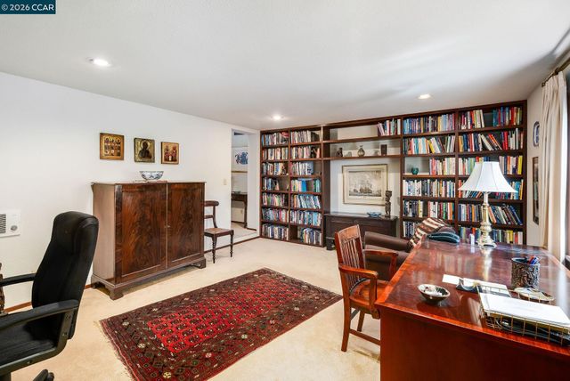 7160 Thorndale Dr, Oakland, CA 94611