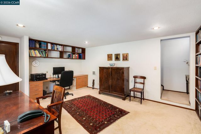 7160 Thorndale Dr, Oakland, CA 94611