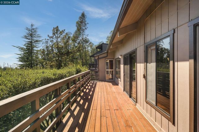 7160 Thorndale Dr, Oakland, CA 94611