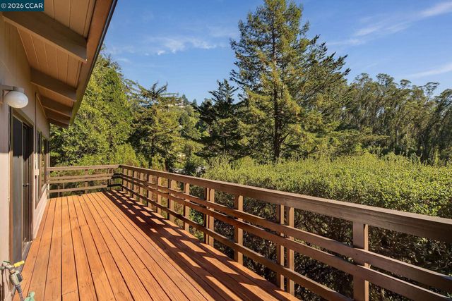 7160 Thorndale Dr, Oakland, CA 94611