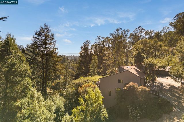 7160 Thorndale Dr, Oakland, CA 94611