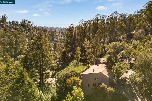 7160 Thorndale Dr, Oakland, CA 94611