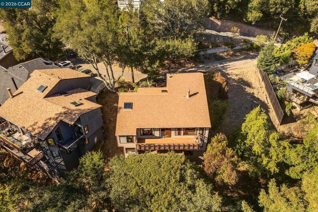 7160 Thorndale Dr, Oakland, CA 94611
