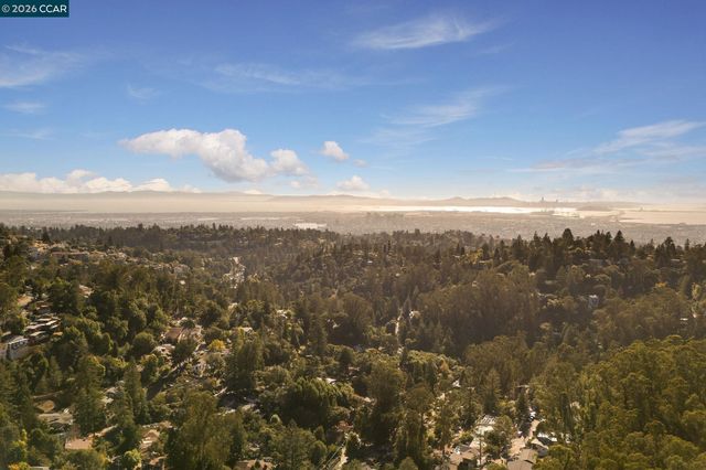 7160 Thorndale Dr, Oakland, CA 94611