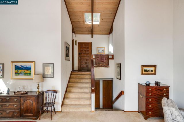 7160 Thorndale Dr, Oakland, CA 94611