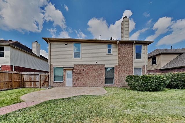 18706 Woodglen Shadows Drive, Humble, TX 77346