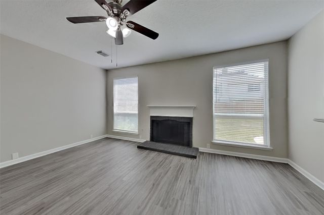 18706 Woodglen Shadows Drive, Humble, TX 77346