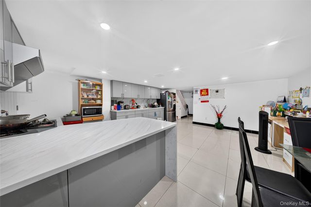 14629 61st Road, Flushing, NY 11367