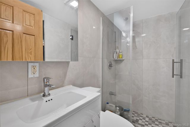 14629 61st Road, Flushing, NY 11367