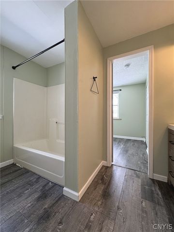 21990 Admirals, Le Ray, NY 13601