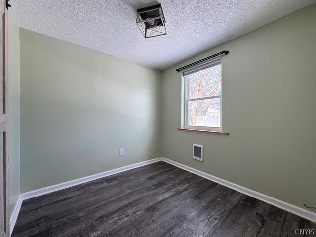 21990 Admirals, Le Ray, NY 13601