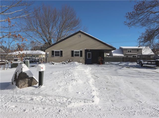 21990 Admirals, Le Ray, NY 13601