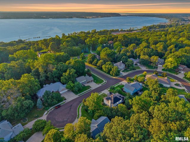 105 FLEUR DE LIS Court, East Peoria, IL 61611