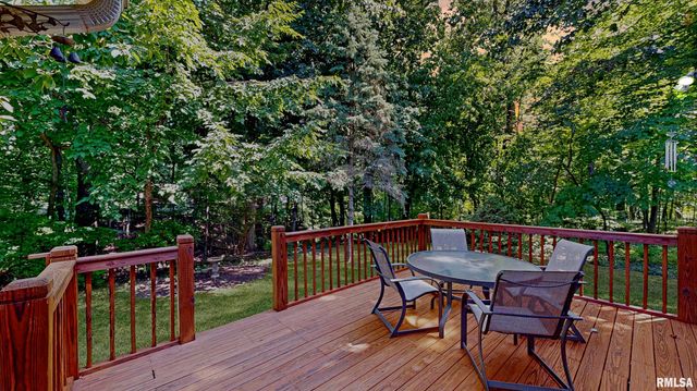 105 FLEUR DE LIS Court, East Peoria, IL 61611