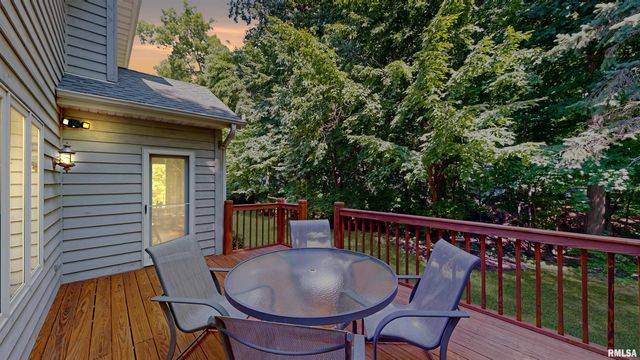 105 FLEUR DE LIS Court, East Peoria, IL 61611