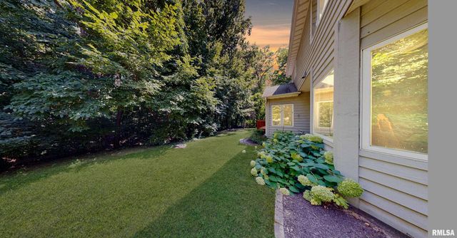 105 FLEUR DE LIS Court, East Peoria, IL 61611