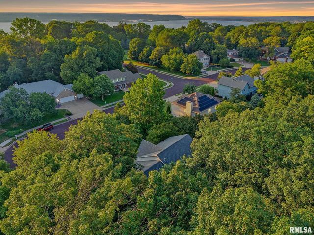 105 FLEUR DE LIS Court, East Peoria, IL 61611