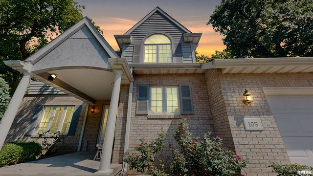 105 FLEUR DE LIS Court, East Peoria, IL 61611