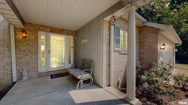 105 FLEUR DE LIS Court, East Peoria, IL 61611
