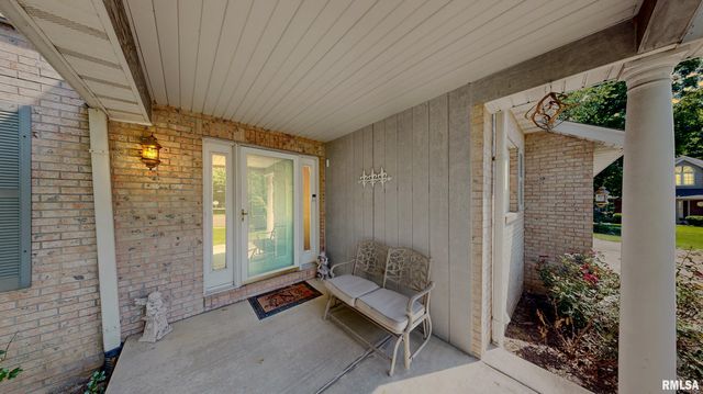 105 FLEUR DE LIS Court, East Peoria, IL 61611