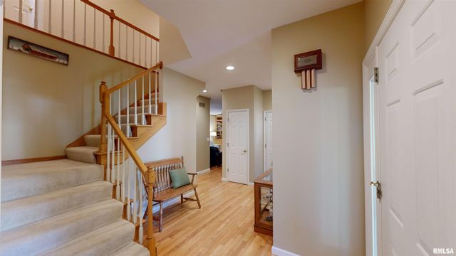 105 FLEUR DE LIS Court, East Peoria, IL 61611