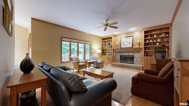 105 FLEUR DE LIS Court, East Peoria, IL 61611